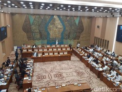 Rapat Bahas Smelter, Bos MIND ID Malah Dicecar Soal Utang Pajak Anak Usaha PGN