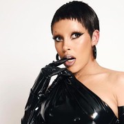 5 Gaya Makeup Terbaik di Grammy Awards 2023, Doja Cat Tanpa Alis