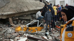 2 Kakak-Adik Selamat Usai 2 Hari Tertimbun Puing Gempa Turki