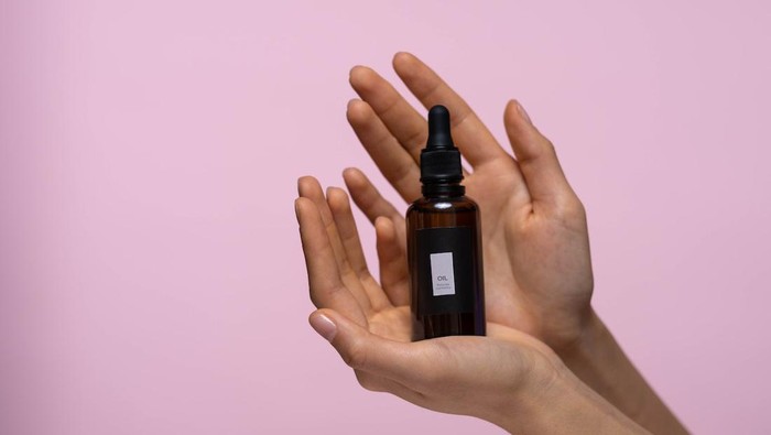 Ilustrasi Jojoba Oil untuk Kulit Berjerawat/ Foto: pexels.com/Ron Lach
