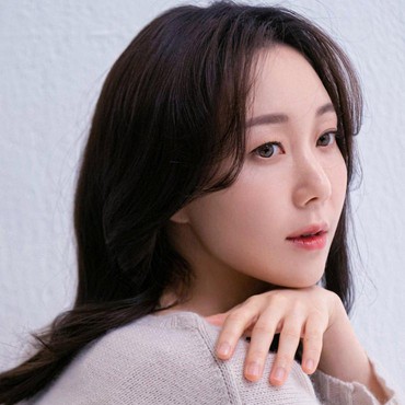 Aktris Lee Yoo Young Umumkan Pernikahan Sekaligus Kehamilan