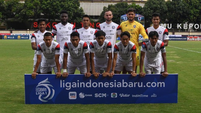 Arema FC comeback menang 2-1 atas Rans Nusantara dalam pekan ke-23 Liga 1 2022/2023 di Stadion Pakansari, Rabu (8/2).
