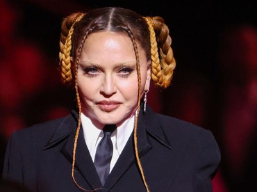 7 Potret Wajah Menyeramkan Madonna di Grammy Awards 2023