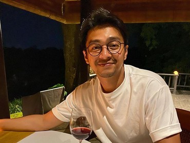 img-title Profil, Agama, dan Sumber Kekayaan Deva Mahenra Bintang Film 'Ipar Adalah Maut'