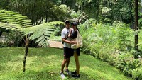 <p>Penyanyi Mikha Tambayong dan aktor Deva Mahenra tengah menikmati kehidupan baru sebagai pasangan suami istri usai menikah pada 28 Januari 2023. (Foto: Instagram @miktambayong)</p>