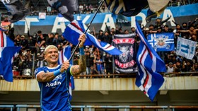 Viral Marc Klok Lempar Botol ke Tribune, Ciro Acungkan Jari Tengah