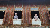 <p>Dalam unggahan tersebut, mereka tampak mengabadikan momen selama berada di Rumah Gadang, rumah tradisional khas Sumatra Barat.  (Foto: Instagram @shireensungkar dan @zaskiasungkar15)</p>