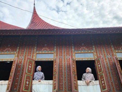 5 Potret Zaskia & Shireen Sungkar Pulang Kampung ke Solok, Sebut Rendangnya Enak Banget