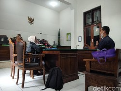Pria di Surabaya Rugi Ratusan Juta Ditipu Kepala Cabang Diler Mobil