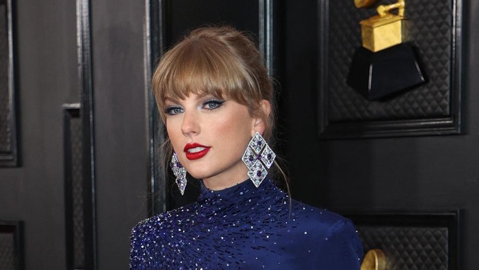 Taylor Swift attends the 65th Annual Grammy Awards in Los Angeles, California, U.S., February 5, 2023. REUTERS/David Swanson