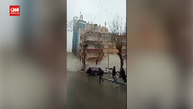 VIDEO: Detik-detik Gedung di Turki Roboh Imbas Gempa M 7,7
