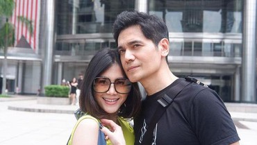 7 Potret Mesra Tyo Nugros Eks Drummer Dewa 19 Bareng Kekasih