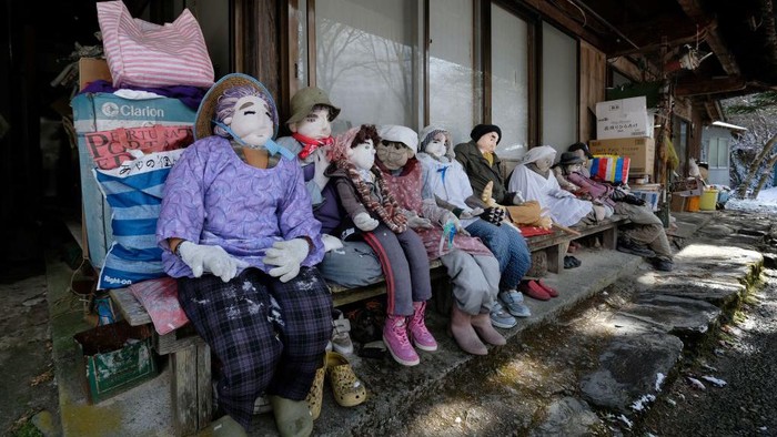 Unik, Desa Ini Lebih Banyak Dihuni Boneka Ketimbang Manusia! Intip Potretnya