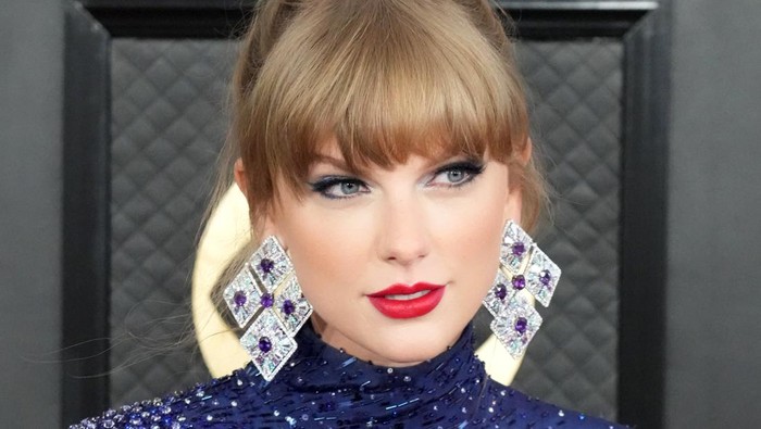 LOS ANGELES, CALIFORNIA - FEBRUARY 05: (FOR EDITORIAL USE ONLY) Taylor Swift attends the 65th GRAMMY Awards on February 05, 2023 in Los Angeles, California. (Photo by Jeff Kravitz/FilmMagic)