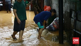Laporan Banjir DKI Meluas: 55 RT, 8 Ruas dan Puluhan Warga Mengungsi