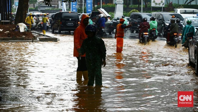 Pj Gubernur DKI Jakarta Heru Budi menyebut wilayah Jakarta tidak bisa terhindar dari banjir. Hal ini disebabkan penurunan permukaan tanah.