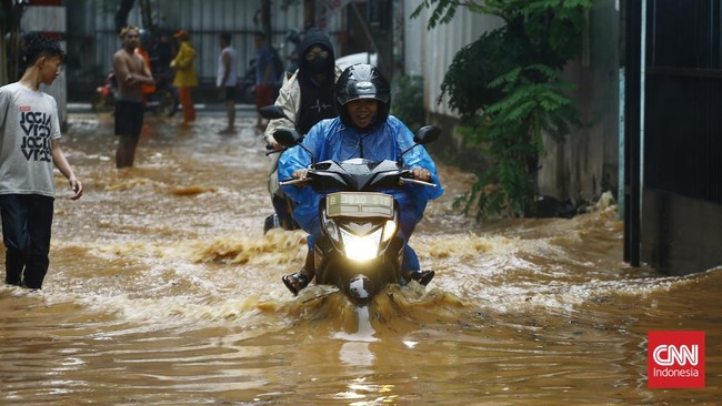 BPBD DKI Jakarta mencatat empat RT dan enam ruas jalan terendam banjir akibat hujan yang melanda, Rabu (31/1) pagi.