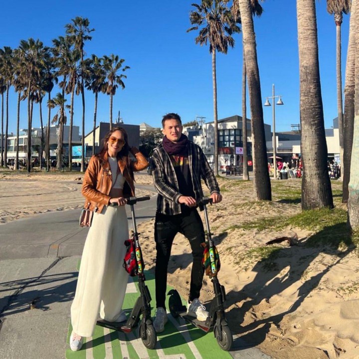 <p>Vasco de Haan diketahui merupakan model sekaligus aktor. Ia pernah muncul di video musik Maudy Ayunda bertajuk<em> Kutunggu Kabarmu</em> dan bermain serial web bersama Cinta Laura yang berjudul <em>Daniel & Nicolette.</em> (Foto: Instagram @claurakiehl)</p>