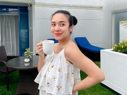 7 Potret Dea Ananda Bangga Pamerkan Postpartum Belly Pasca 8 Bulan Melahirkan