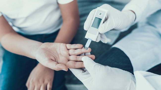 11 Gejala Awal Diabetes, Deteksi Dini Sebelum Terlambat Diabetes adalah penyakit yang tak bisa diremehkan. Untuk itu, penting mengetahui gejala awal diabetes sebagai deteksi dini sebelum terlambat.