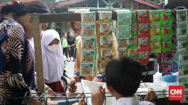 Wali Kota Surabaya menilai kasus kandas ginjal anak nan terjadi di Jakarta juga disebabkan jajanan nan tak jelas di sekitar sekolah.