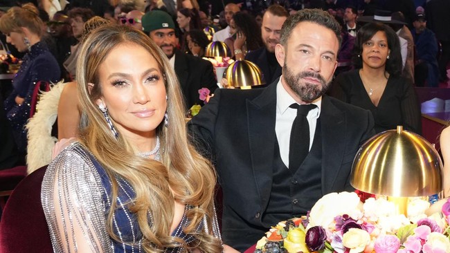 Jennifer Lopez dan Ben Affleck disebut masih berupaya berjuang menyelamatkan pernikahan mereka yang berusia dua tahun.