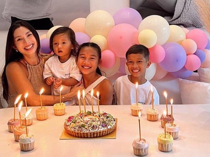 7 Potret Ultah Kiyomi Anak Pertama Jennifer Bachdim, Dirayakan Sederhana di Rumah