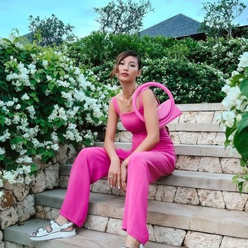 Inspirasi Outfit Bernuansa Ceria dan Penuh Warna ala Patricia Gouw! Cocok untuk Kencan Valentine
