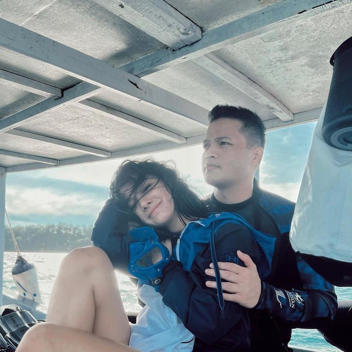 <p>Putri Lydia Kandou itu tak segan memperlihatkan kemesraannya dengan sang kekasih di Instagram. Mereka kerap menghabiskan waktu dengan pergi berlibur. (Foto: Instagram @naymirdad)</p>