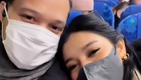 <p>Naysila Mirdad tengah menikmati romansa dengan kekasih barunya, Arfito Hutagalung. Mereka telah berkencan sejak awal 2022 lalu, Bunda. (Foto: Instagram @naymirdad)</p>
