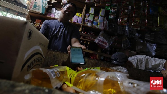 Pedagang pasar tradisional di bilangan Mampang Prapatan, Jakarta Selatan mengungkap kelangkaan stok Minyakita setidaknya sejak Januari.