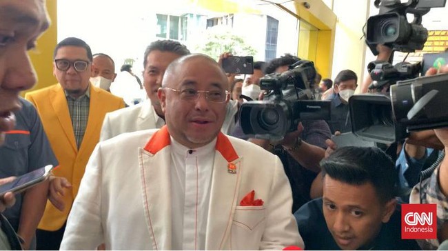 Sejumlah pengurus elite Dewan Pimpinan Pusat (DPP) PKS menyambangi kantor pusat Golkar di kawasan Slipi, Jakarta Barat, Selasa (7/2).