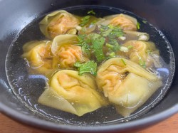 3 Resep Pangsit Kuah yang Lembut Gurih Berkuah Bening