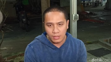 KIKI MENGAKU DIRUGIKAN RP1 MILIAR
