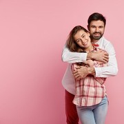 Hari Valentine Identik dengan Warna Pink? Ternyata Begini Sejarah dan Faktanya!