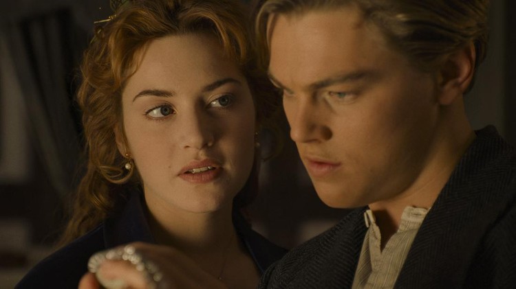 (L-R): Leonardo DiCaprio as Jack and Kate Winslet as Rose in Titanic.