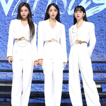 Lirik Lagu Maniac - VIVIZ