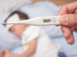 Tak Perlu Obat, Ini Pertolongan Pertama saat Anak Sakit di Musim Hujan