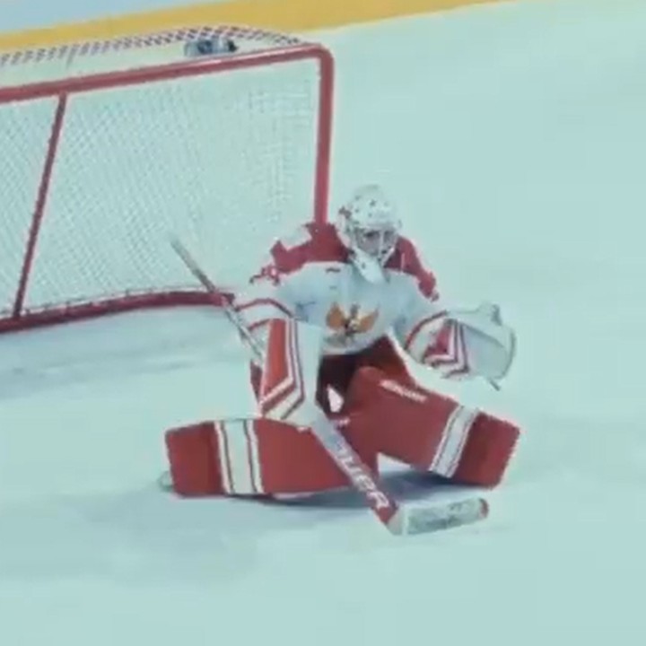 <p>Arka kini juga menjadi atlet ice hockey atau hoki es, Bunda. Dia sering mengikuti berbagai turnamen. (Foto: Instagram @anjasmara)<br /><br /><br /></p>