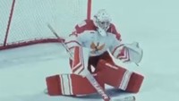<p>Arka kini juga menjadi atlet ice hockey atau hoki es, Bunda. Dia sering mengikuti berbagai turnamen. (Foto: Instagram @anjasmara)<br /><br /><br /></p>