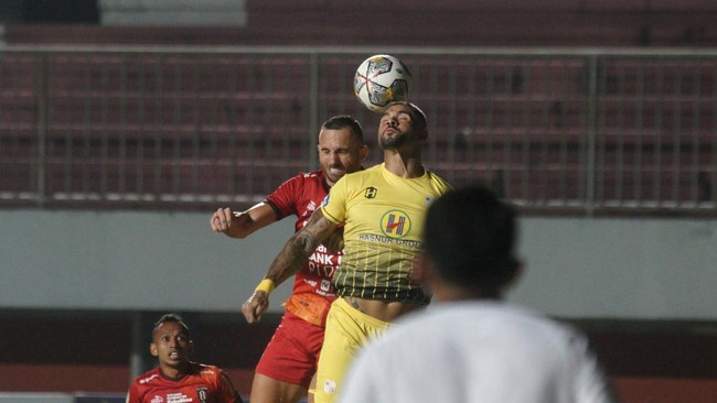 Kepala Ditabrak dan Ditendang, Spaso Curhat Bawa-bawa Nyawa Penyerang Bali United Ilija Spasojevic curhat soal insiden yang dialaminya pada laga melawan Barito Putera di Stadion Maguwoharjo, akhir pekan lalu.