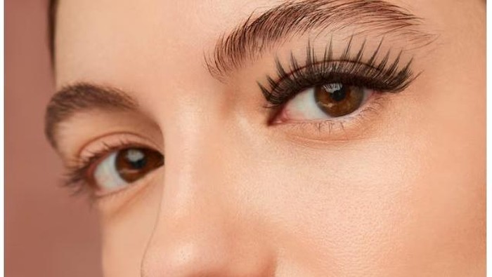 Demi Tampil Menawan, Lebih Baik Eyelash Extension atau Bulu Mata Palsu?