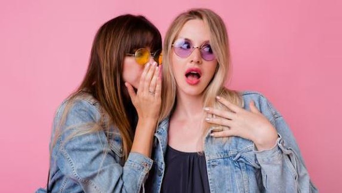 Circle pertemanan tidak sehat/ foto: Freepik/ svetlanasokolova