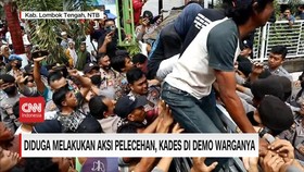 VIDEO: Diduga Melakukan Aksi Pelecehan, Kades di Demo Warganya