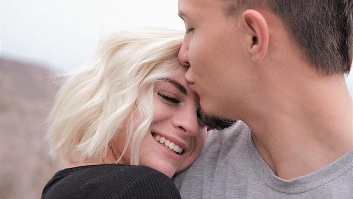 Ilustrasi pasangan (Foto: Unsplash/Alexander Grey)