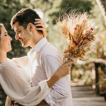 img-title Nggak Bingung Lagi, Ini 9 Tanda Pasangan Menganggapmu Sebagai Cinta Sejatinya