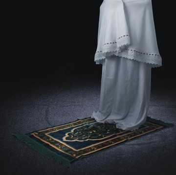 Niat Sholat Tarawih Sendiri, Berjamaah dan Jadi Imam dalam Arab, Latin dan Artinya