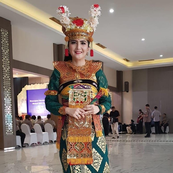 <p>Lamanya Kadek Devie tak muncul lagi di layar kaca ternyata banyak membuat para penggemarnya rindu. "Artis favorit aku.... Kapan kak main sinetron lagi. Kangen sama aktingnya," ujar akun @aini_*****. (Foto: Instagram @kddevie)<br /><br /><br /></p>