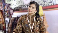 7 Potret Kadek Devie Eks Ratu FTV yang Kini Jadi Ibu Bhayangkari & Punya Anak Kembar