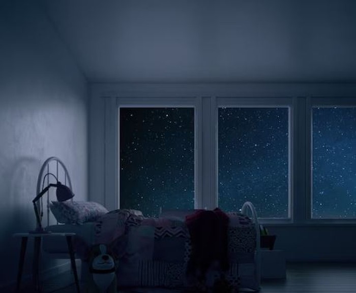 Jika kamu menemukan seseorang yang tirai jendelanya selalu tertutup, ia sebenarnya lebih stres daripada yang mereka akui.